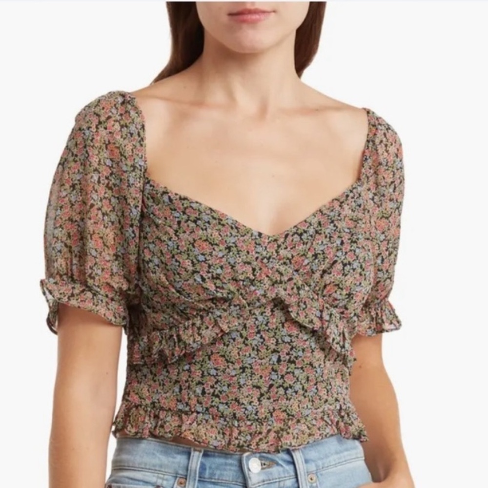 Woman's Lush Floral Puff Sleeve Ruched Back V Neck Crop Top, Size Small